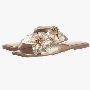 Charles by Charles David Ordinary gold sandals. NWOB
SIZE 7